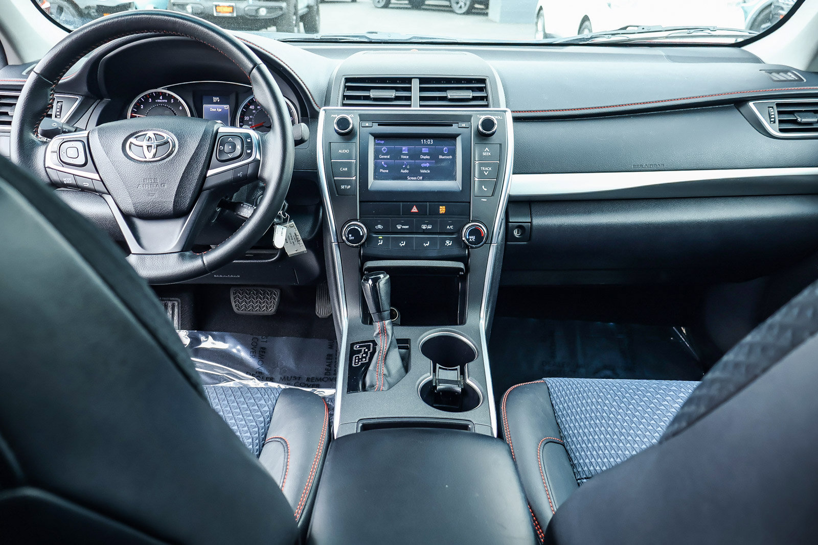 2015 Toyota Camry XLE photo 5