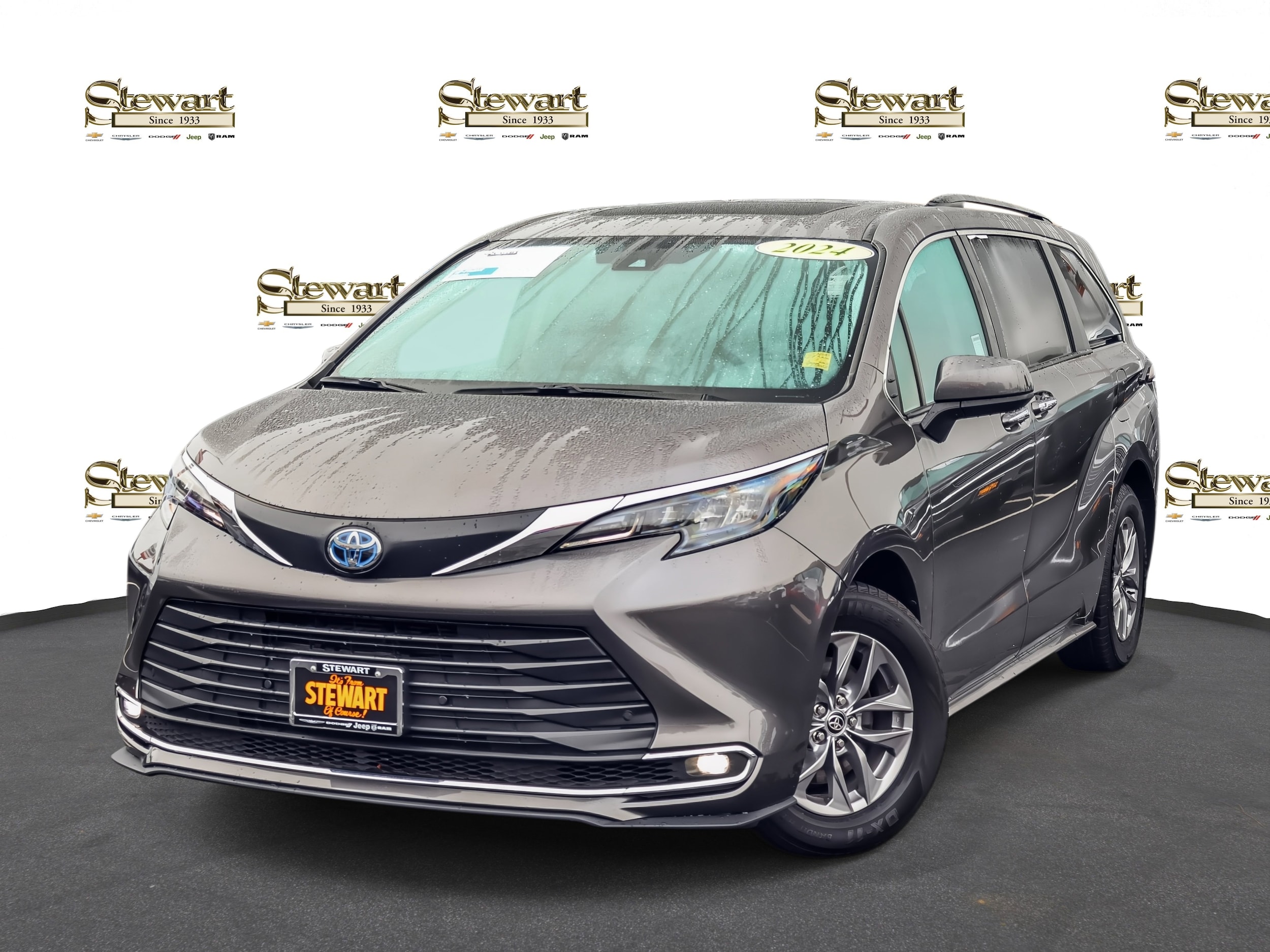 2024 Toyota Sienna XLE's photo