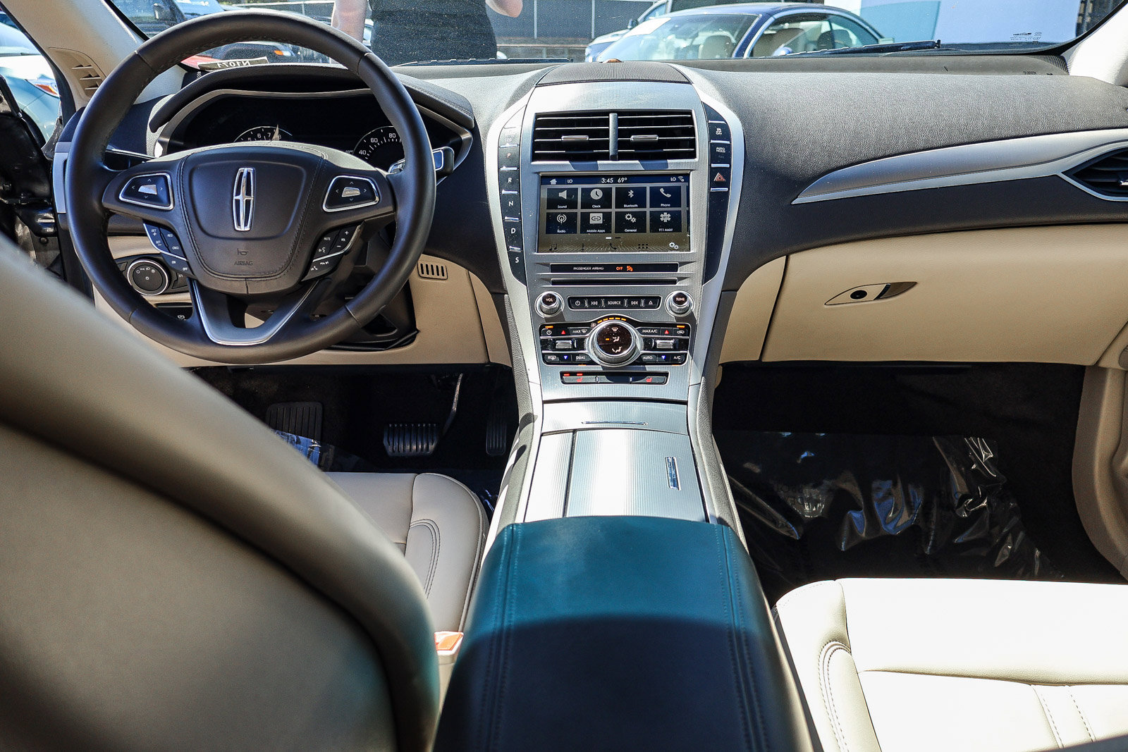 2017 Lincoln MKZ Premiere photo 3