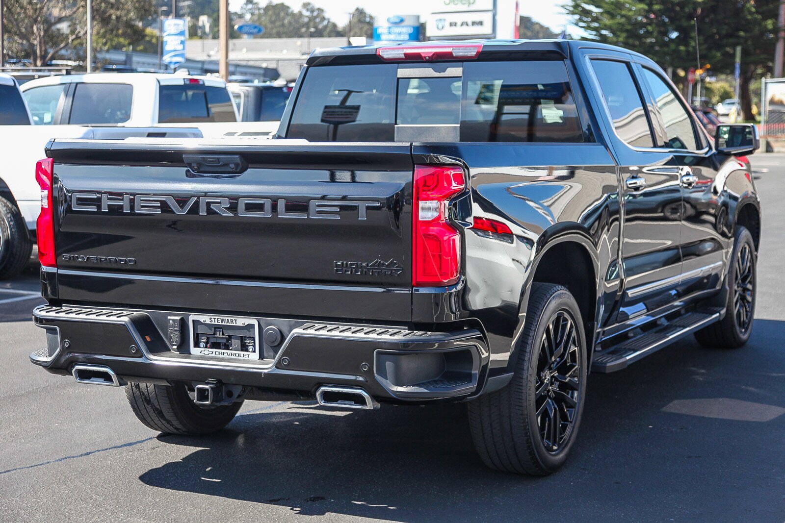 2022 Chevrolet Silverado 1500 High Country photo 3