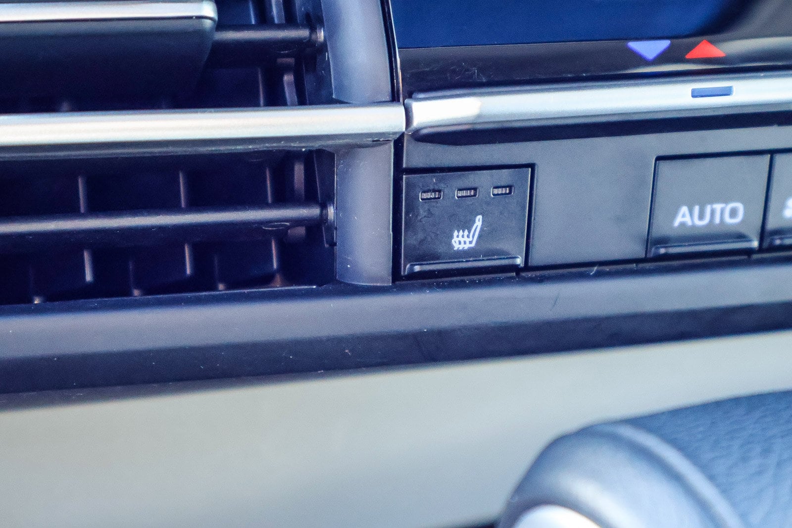 2023 Toyota Sienna XLE photo 5