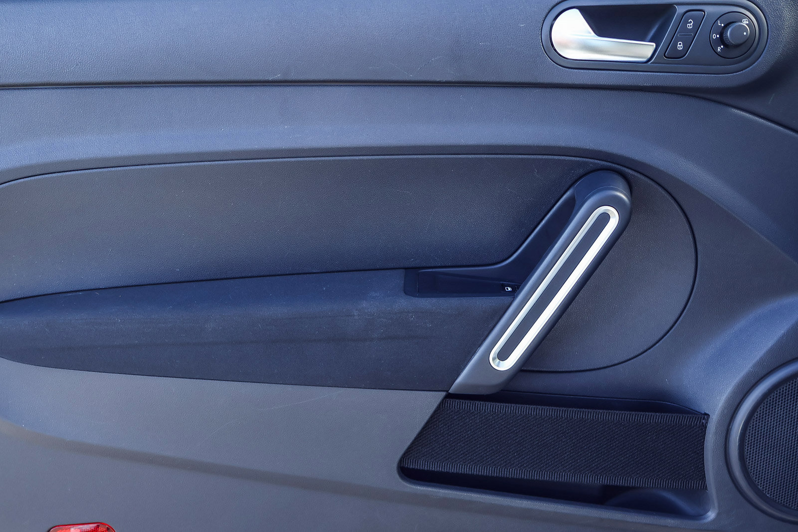 2013 Volkswagen Beetle Coupe 2.5L photo 3