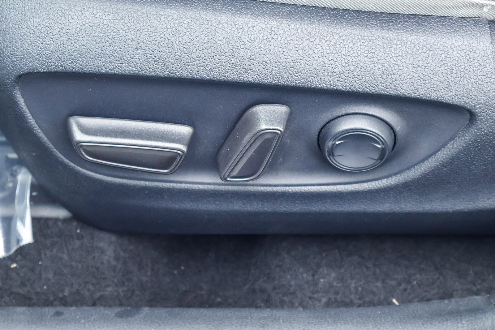 2019 Toyota RAV4 XLE - Photo 12