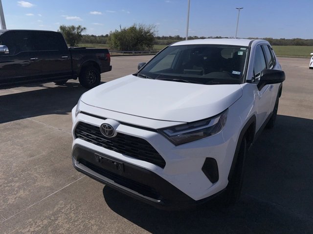 2023 Toyota RAV4 LE photo 2