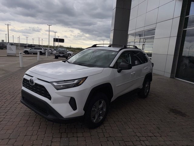 2025 Toyota RAV4 LE's photo