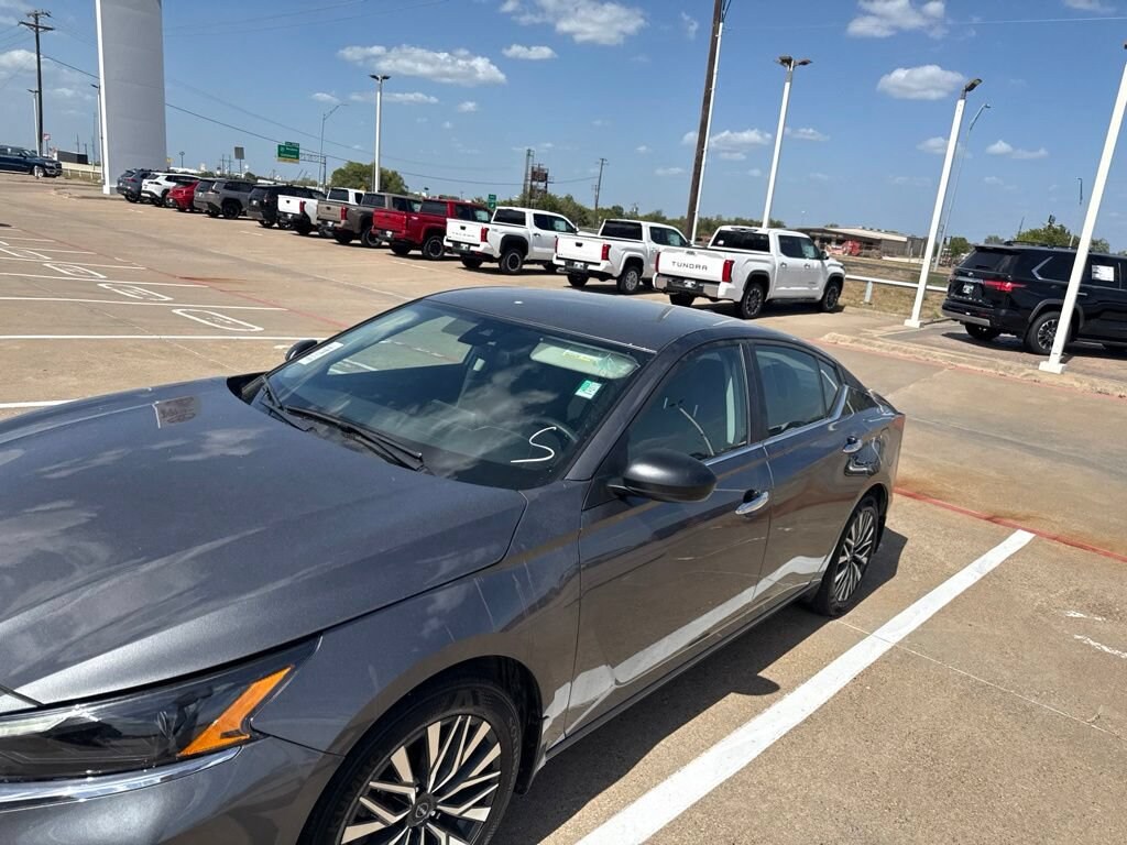 Used 2025 Nissan Altima SV Sedan
