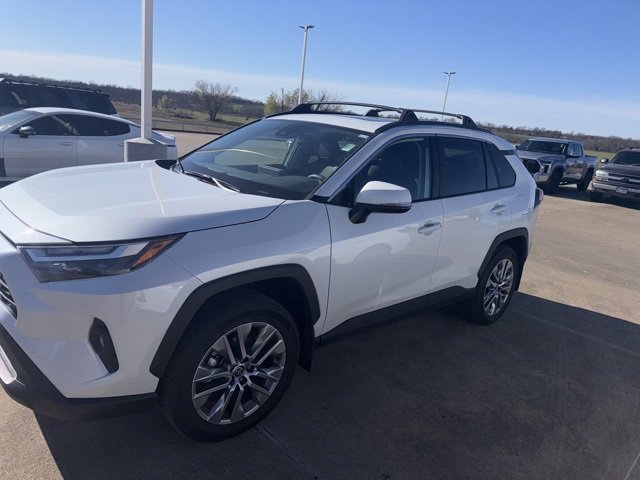 2023 Toyota RAV4 XLE Premium's photo