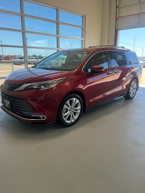 2023 Toyota Sienna Platinum 7-Passenger Hybrid FWD's photo