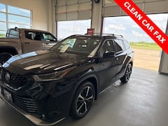 Used 2022 Toyota Highlander XSE SUV near Ennis, TX