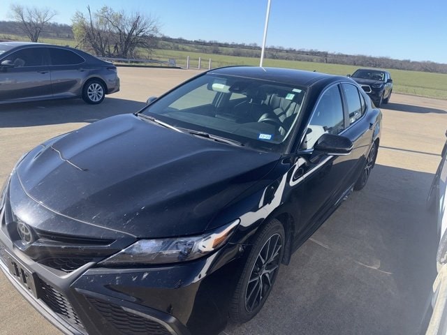 2024 Toyota Camry SE's photo