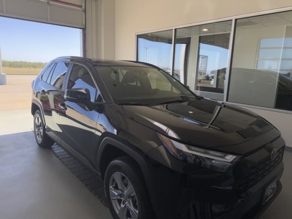 Used 2025 Toyota RAV4 Hybrid XLE SUV