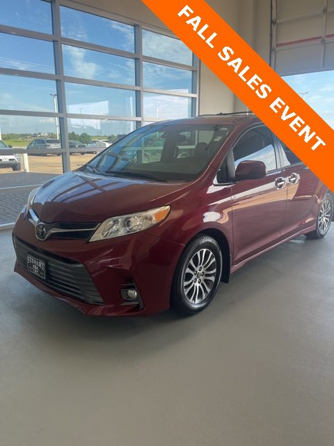 2020 Toyota Sienna XLE photo 2