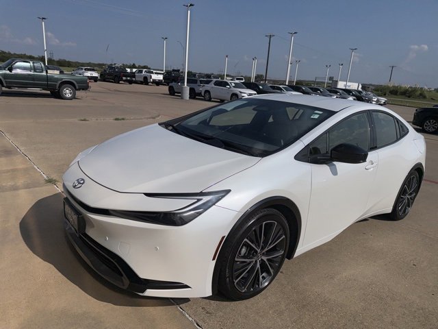 2023 Toyota Prius XLE photo 2