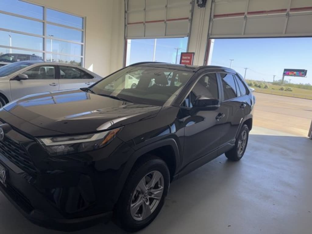 Used 2025 Toyota RAV4 Hybrid XLE SUV