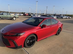 Used 2025 Toyota Camry SE Sedan near Waxahachie, TX