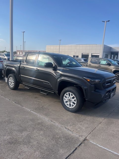 2025 Toyota Tacoma SR5 photo 3