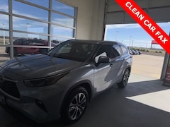 Used 2022 Toyota Highlander XLE SUV near Waxahachie, TX