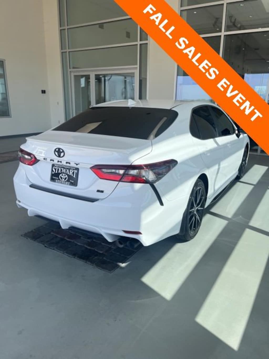 Used 2023 Toyota Camry SE Sedan
