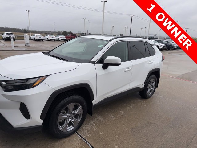 2022 Toyota RAV4 XLE's photo