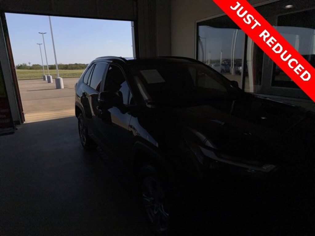 Used 2022 Toyota RAV4 XLE SUV