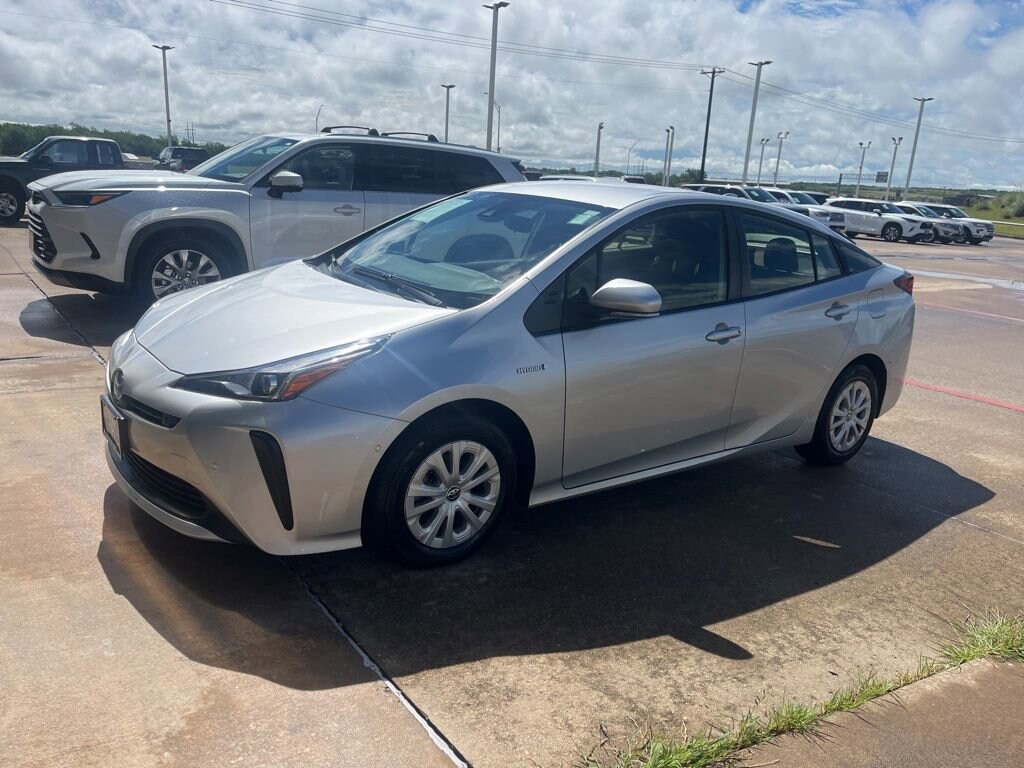 Used 2022 Toyota Prius L Hatchback