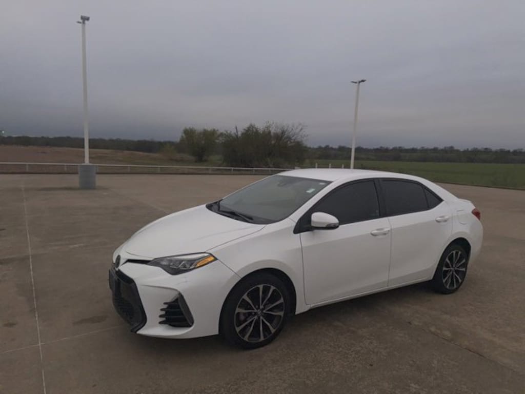 Used 2017 Toyota Corolla SE Sedan