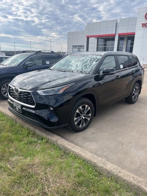 2026 Toyota Highlander XLE's photo