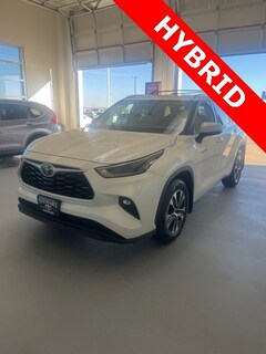 Used 2021 Toyota Highlander Hybrid XLE SUV near Waxahachie, TX