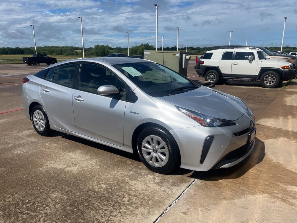 Used 2022 Toyota Prius L Hatchback