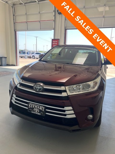 Used 2018 Toyota Highlander LE Plus with VIN 5TDZZRFHXJS281933 for sale in Corsicana, TX