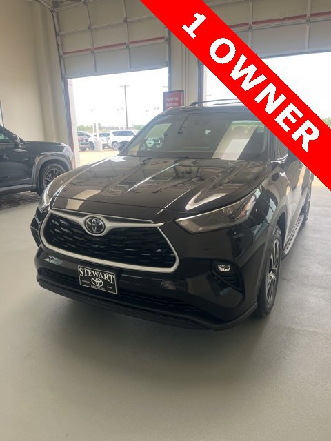 Used 2022 Toyota Highlander XLE with VIN 5TDGZRAH7NS102543 for sale in Corsicana, TX