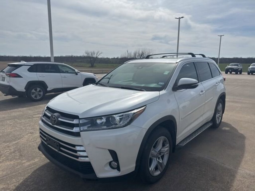 Used 2017 Toyota Highlander Limited V6 SUV