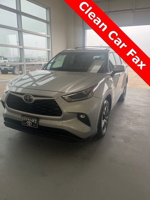 Used 2021 Toyota Highlander XLE with VIN 5TDGZRAH1MS526069 for sale in Corsicana, TX
