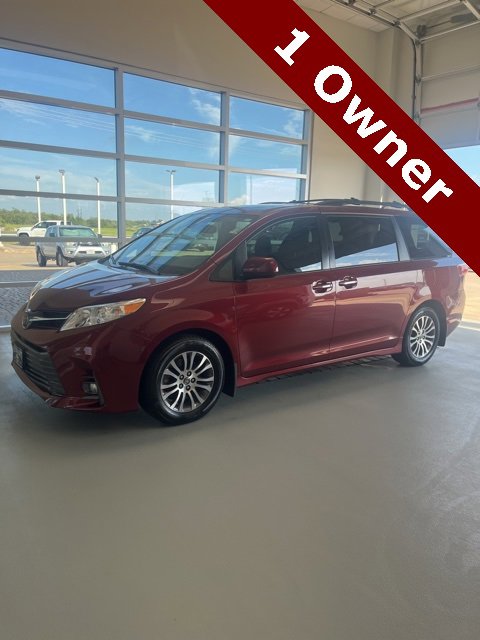2020 Toyota Sienna XLE