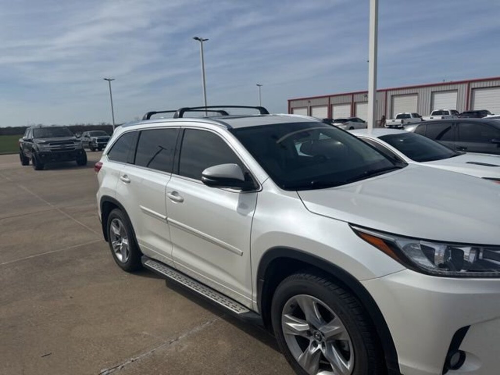 Used 2017 Toyota Highlander Limited V6 SUV