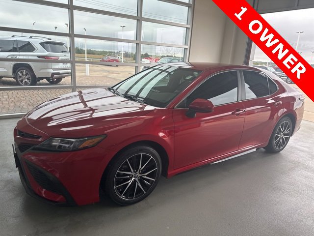 Used 2021 Toyota Camry SE with VIN 4T1G11AK2MU458828 for sale in Corsicana, TX