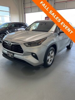 Used 2023 Toyota Highlander XLE SUV near Waxahachie, TX