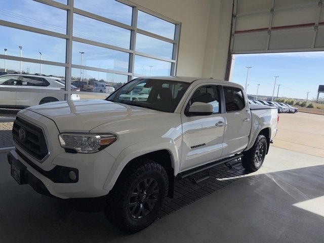 2023 Toyota Tacoma SR5's photo