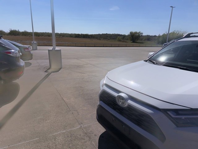 2023 Toyota RAV4 XLE photo 2