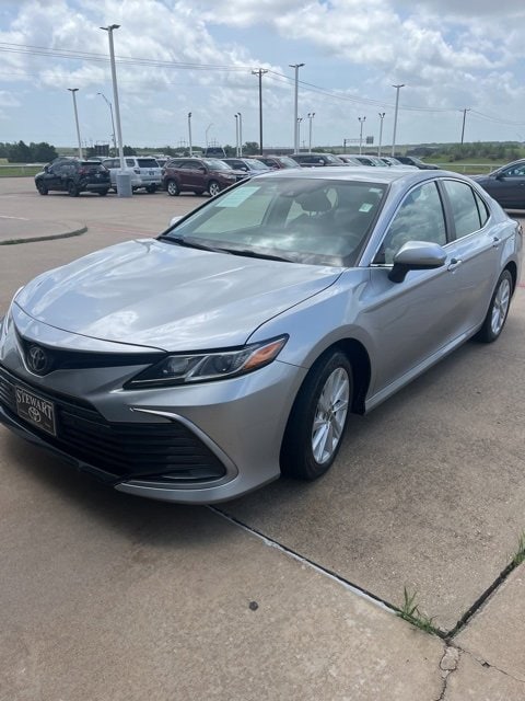 Used 2022 Toyota Camry LE with VIN 4T1C11AK5NU688007 for sale in Corsicana, TX