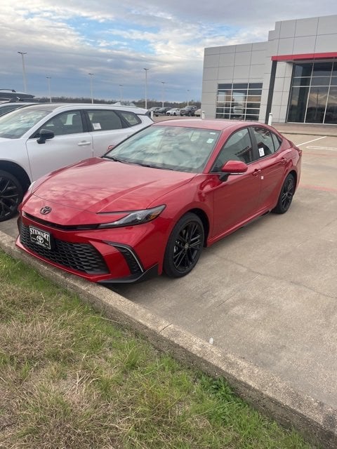 2026 Toyota Camry SE's photo