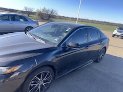Used 2021 Toyota Camry SE Sedan near Ennis, TX