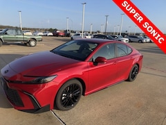 Used 2025 Toyota Camry SE Sedan near Ennis, TX