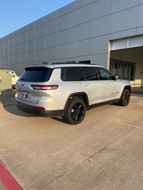 2023 Jeep Grand Cherokee Laredo photo 2