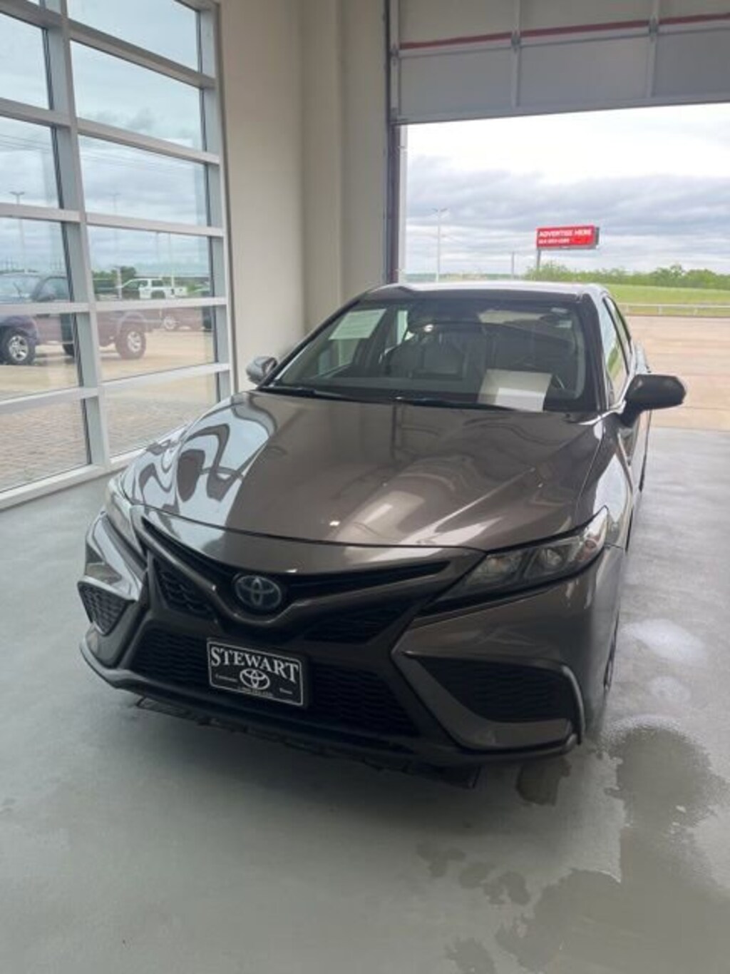 Used 2021 Toyota Camry Hybrid SE Sedan
