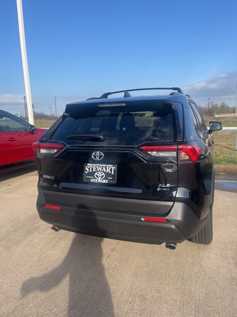 2025 Toyota RAV4 Hybrid XLE photo 3