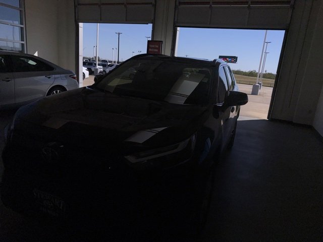 2025 Toyota RAV4 Hybrid XLE photo 2