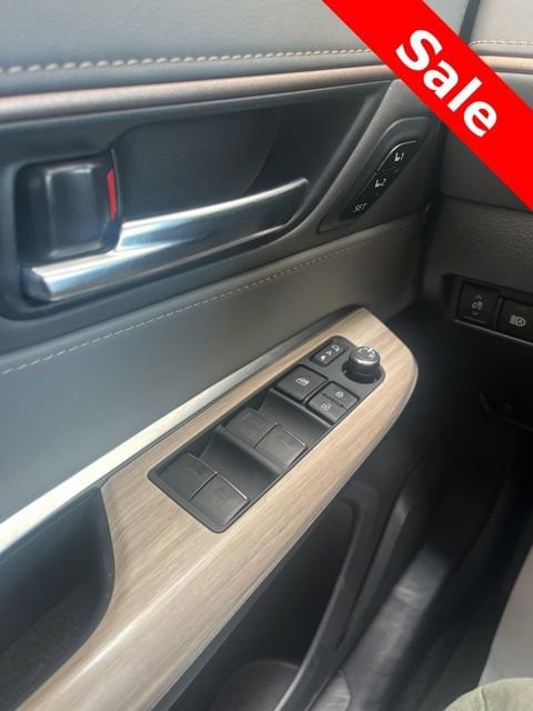 2023 Toyota Venza XLE - Photo 13