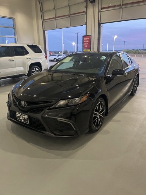 2024 Toyota Camry SE's photo