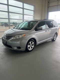 Used 2016 Toyota Sienna LE 7 Passenger Auto Access Seat Van near Ennis, TX